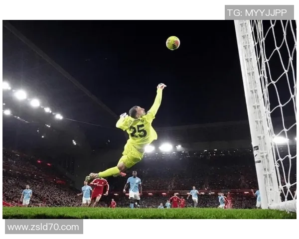 够拼！多纳鲁马用面部挡住对手的近距离射门，右脸呈现显着印记